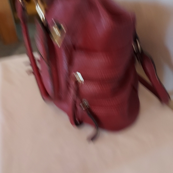 Womans Burgundy Handbag - Picture 5 of 9